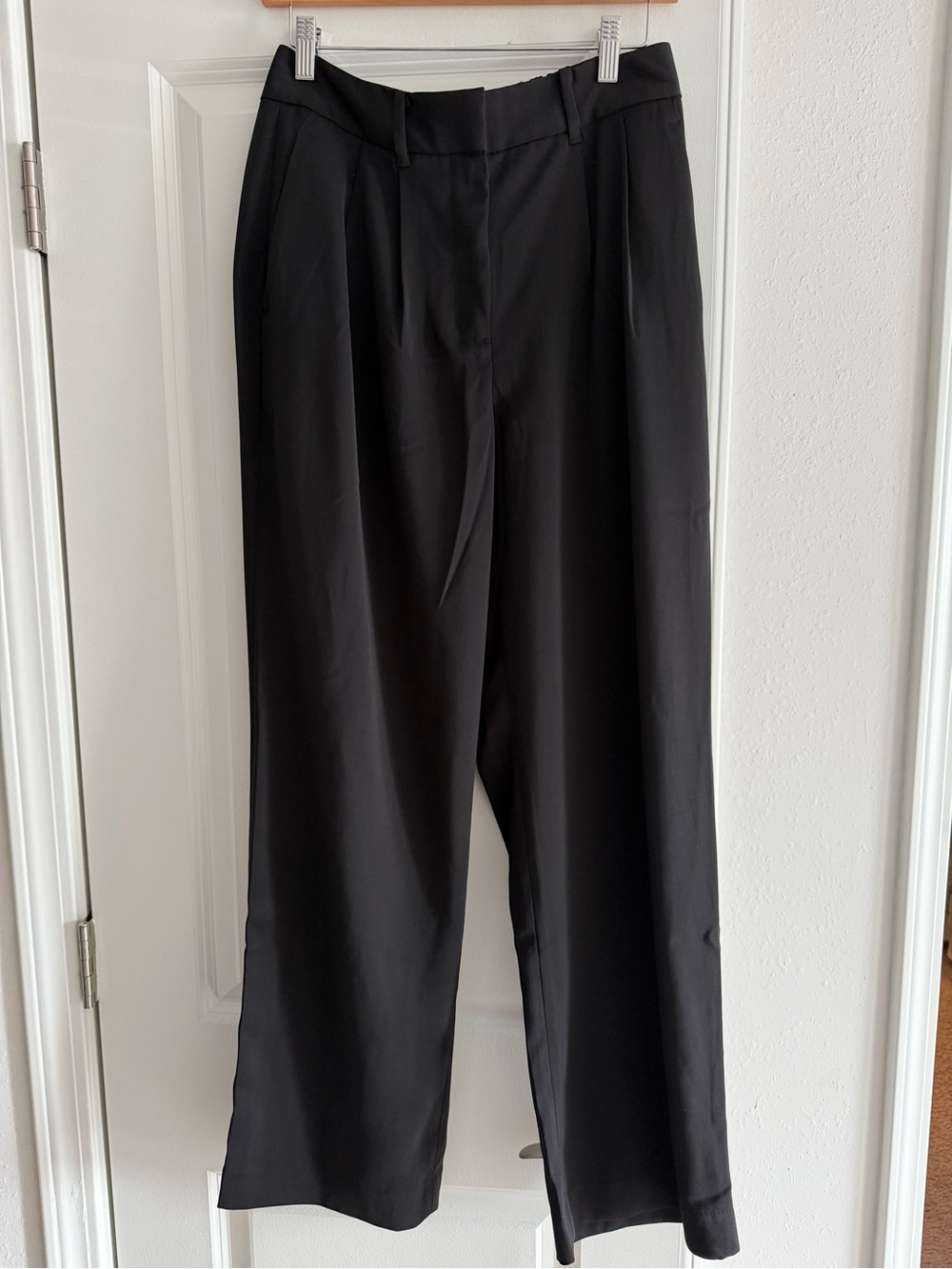 Quince Stretch Crepe Pleated Wide Leg Pant- Black - Picture 3 of 9